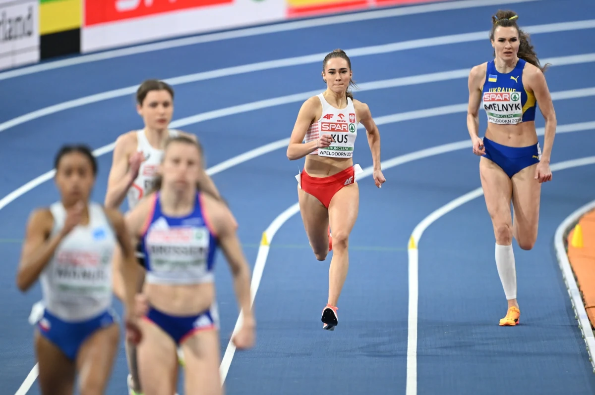 Trzy medale - srebrny i dwa brązowe - zdobyli Polacy w sobotę podczas lekkoatletycznych mistrzostw Europy do lat 20 w fińskim Tampere. Srebro w rzucie dyskiem wywalczył Jakub Rodziak, a brąz trafił do tyczkarza Pawła Pośpiecha oraz do biegaczki - Anastazji Kuś.
