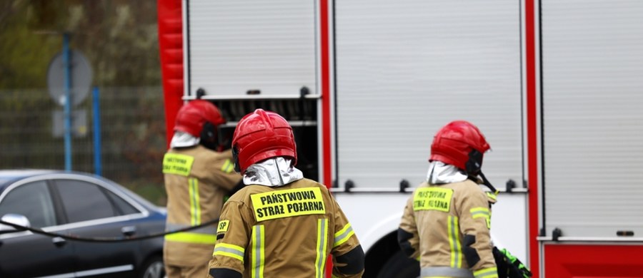 Mierniki, które sprawdzały stężenie chemikaliów w fabryce w Czyżewie (Podlaskie), gdzie doszło do rozszczelnienia pojemnika z podchlorynem sodu, nie wykazały zagrożenia. Nowe informacje w tej sprawie przekazała straż pożarna.