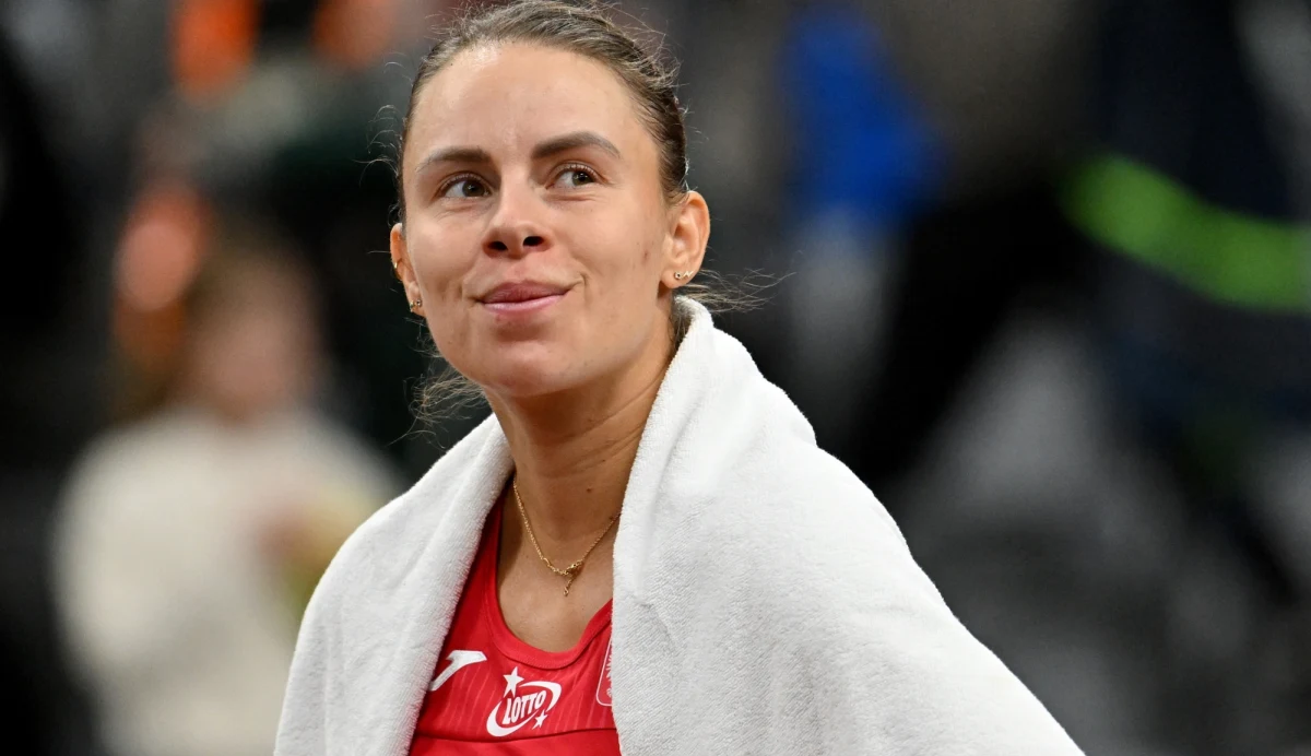 Rozstawiona z numerem 31. Magda Linette wygrała ze Słowaczką Rebeccą Sramkovą 7:6 (7-4), 6:0 w drugiej rundzie tenisowego turnieju WTA 1000 na twardych kortach w Cincinnati. Następną rywalką Polki będzie rozstawiona z numerem czwartym Amerykanka Jessica Pegula albo Australijka Kimberly Birrell.