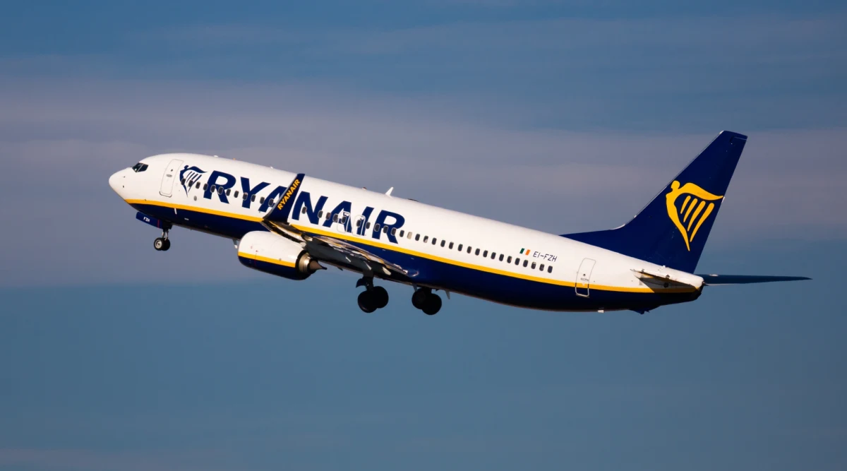 Nietypowa sytuacja w trakcie lotu linii Ryanair. Pilot maszyny lecącej w niedzielę z Barcelony do Porto zemdlał. Maszynę udało się bezpiecznie poprowadzić do lądowania drugiemu pilotowi.