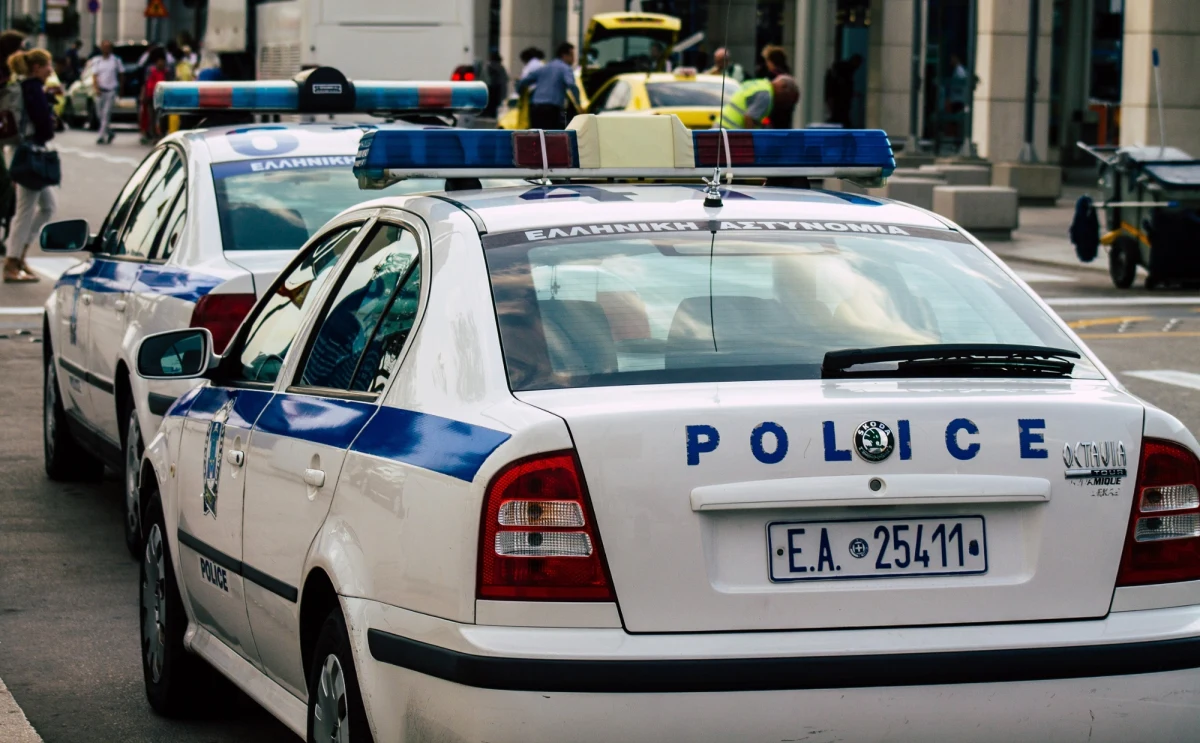 W jednej chwili spokojny dzień na Krecie zamienił się w koszmar. W Hersonissos doszło do tragicznego wypadku, w którym zginął 50-letni turysta z Polski. 