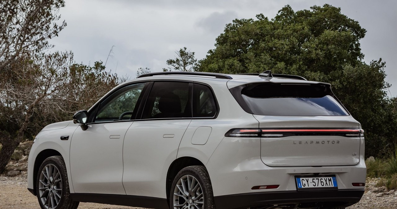 wiadomości,aktualności,Interia Niepozorny chiński SUV powala osiągami. Pogoni niejedno Porsche