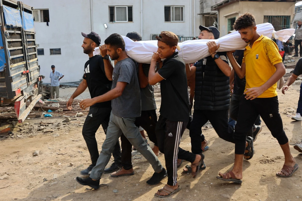 Telewizja Al-Dżazira oskarża Izrael o zabicie w niedzielę pięciu jej dziennikarzy. Miało się to stać w ataku na Strefę Gazy, gdzie znajdowali się pracownicy stacji. Izraelska armia potwierdziła uderzenie, wskazując, że było wymierzone w Anasa al-Szarifa, który jej zdaniem był "terrorystą podającym się za dziennikarza".