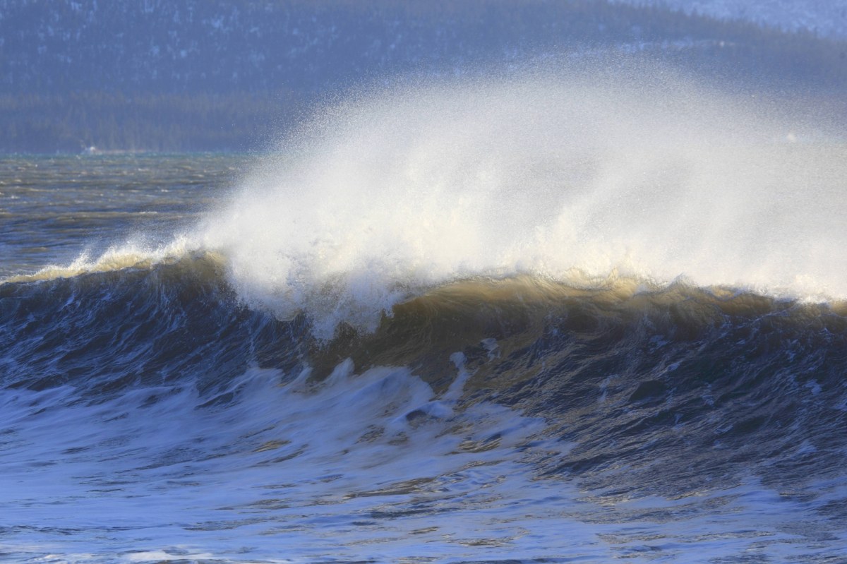Tajemnicze tsunami na Alasce. Woda porwała rzeczy turystom