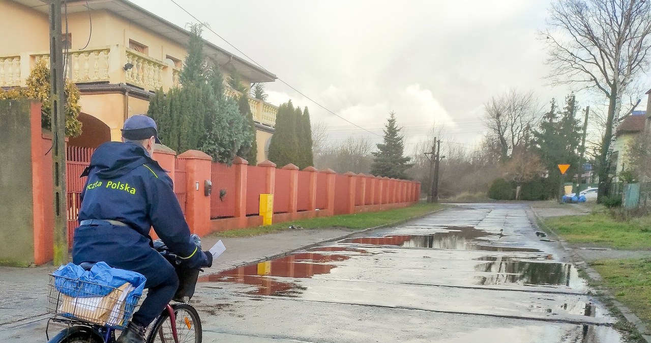 Cios dla budżetu seniorów? Poczta podnosi opłaty za doręczenie emerytur
