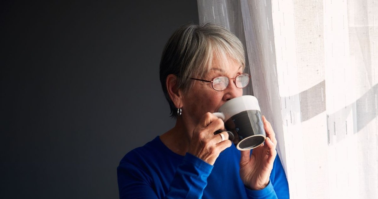 Polacy spędzają z kawą setki godzin rocznie. Zobacz, kto najwięcej