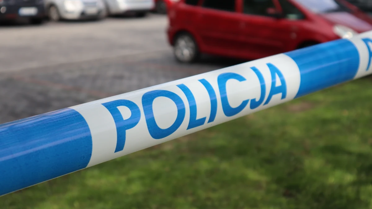 Do dramatycznych wydarzeń doszło w niedzielę rano w Kłodzku. 40-latek zamordował swoją matkę, a następnie zadzwonił na policję i do wszystkiego się przyznał.