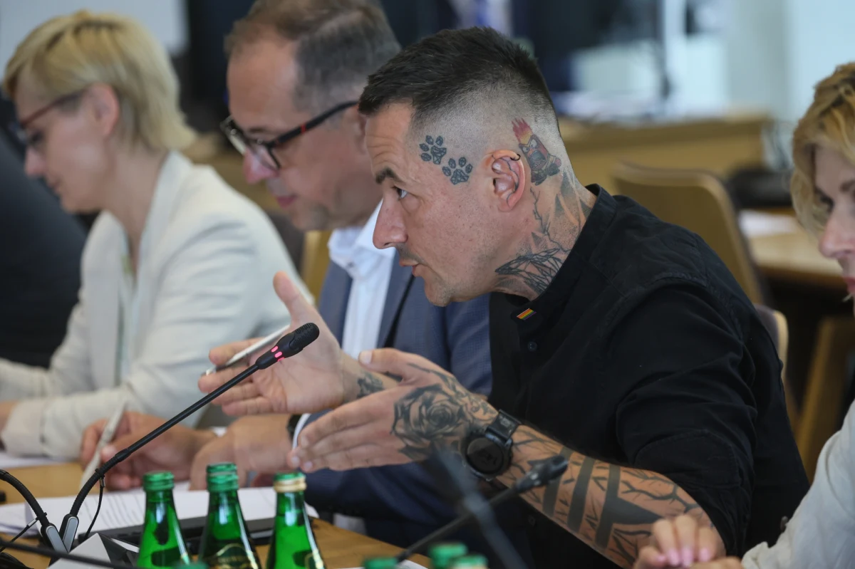 Poseł Koalicji Obywatelskiej Marcin Józefaciuk zapowiada odwołanie się od jednego z zarzutów, które znalazły się w pisemnym uzasadnieniu jego zawieszenia. Parlamentarzysta stracił prawa członka klubu KO na dwa miesiące. Decyzja ta jest efektem m.in. krytyki działań rządu w zakresie edukacji oraz dopuszczenia do udziału w posiedzeniu zespołu parlamentarnego osoby skazanej za przestępstwa seksualne.