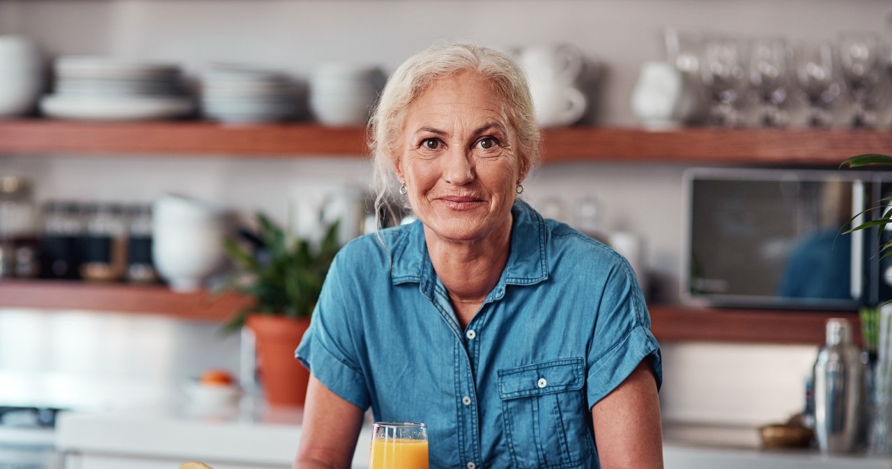 Najlepsze śniadania dla kobiet po 40. Sycą i wspierają równowagę hormonalną