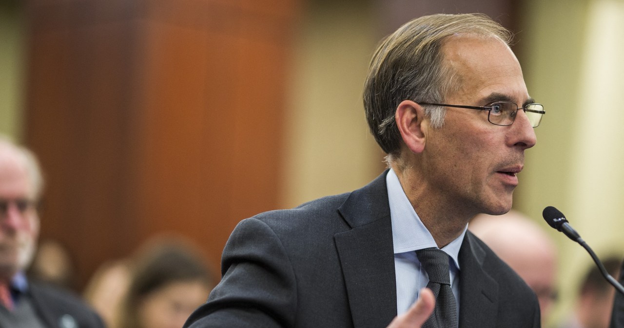 Główny ekonomista Moody's ostrzega: Ameryka na krawędzi