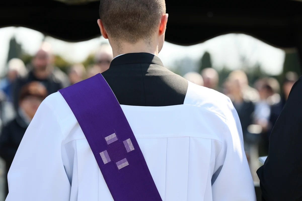 ​Prokuratura Regionalna w Warszawie skierowała do Sądu Okręgowego Warszawa-Praga akt oskarżenia przeciwko ks. Ryszardowi L. - byłemu proboszczowi Parafii Rzymskokatolickiej pw. Św. Faustyny w Warszawie - w sprawie przyjęcia fikcyjnych darowizn na kwotę blisko 20 mln zł. Zarzuty przedstawiono 43 osobom.