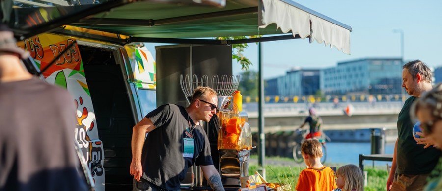 Ekologia, kino i nauka w samym sercu Krakowa. Rozpoczęła się ósma edycja BNP Paribas Green Film Festival, która przyciągnęła tłumy widzów, ekspertów i twórców filmowych z całego świata. Organizatorzy, partnerzy i goście podkreślają: dziś filmy o środowisku to już nie nisza, a temat, który żyje wśród nas wszystkich.