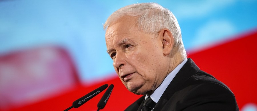 ​Jarosław Kaczyński - decyzją Komisji Etyki Poselskiej - został ukarany upomnieniem za kwietniowe zajście w Sejmie z udziałem Romana Giertycha. Prezes Prawa i Sprawiedliwości nazwał wówczas polityka "głównym sadystą", nawiązując do śmierci Barbary Skrzypek.