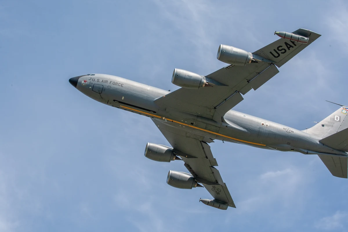 Zaprojektowany do wykrywania detonacji jądrowych samolot Sił Powietrznych USA Boeing WC-135 przeprowadził lot na niskiej wysokości wzdłuż północnych wybrzeży Afryki. Pokonał odległość od Aleksandrii w Egipcie po Trypolis w Libii - to tam znajdują się rosyjskie bazy wojskowe.