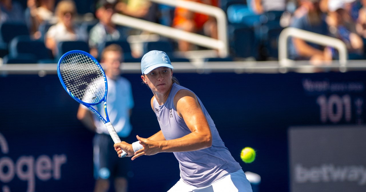 O której gra dzisiaj Świątek? Gdzie oglądać mecz z Cristeą? [TRANSMISJA]