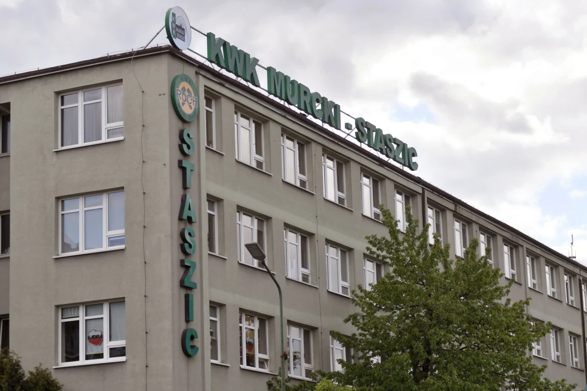 Czterech górników zostało poszkodowanych w wyniku podziemnego wstrząsu, do którego doszło w kopalni Staszic-Wujek, Ruch Murcki-Staszic w Katowicach. Życie żadnego z nich nie jest zagrożone.