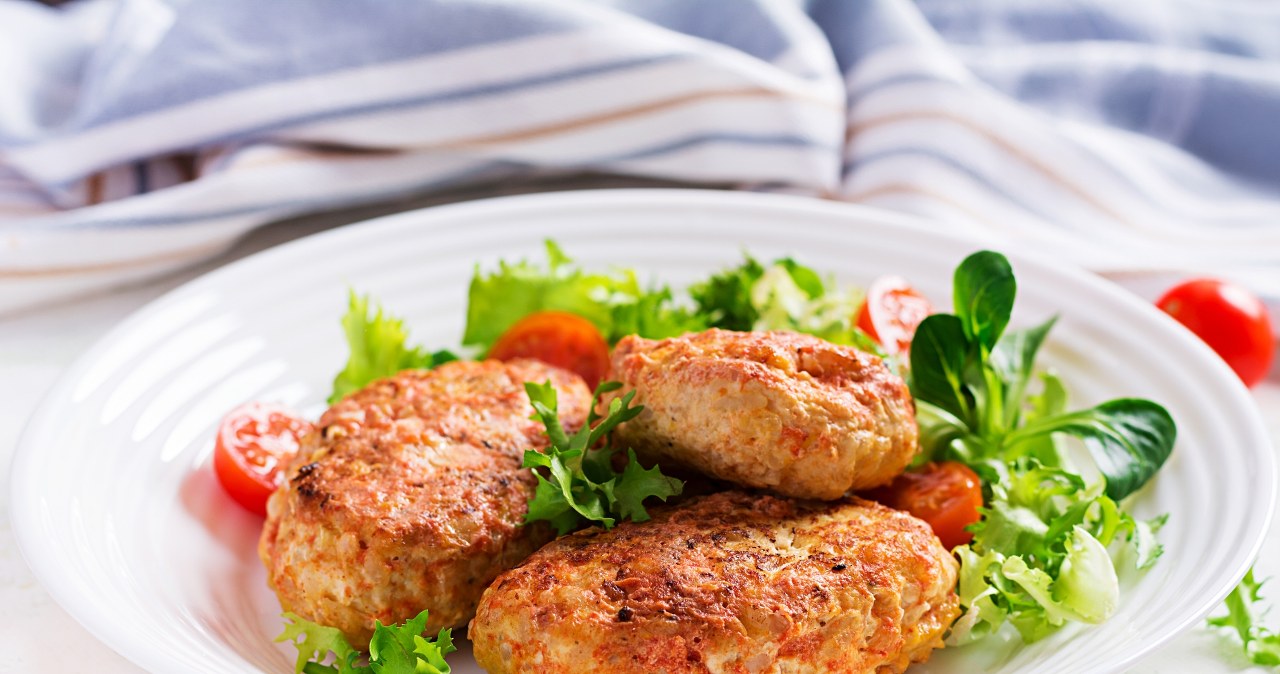 Proste, tanie i pyszne! Poznaj sekret kotletów chłopskich. Hit z czasów PRL