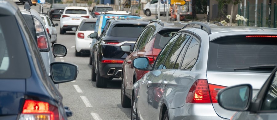 Od piątku do niedzieli kierowcy mogą spodziewać się utrudnień na drogach w rejonie Kalwarii Zebrzydowskiej (Małopolska), szczególnie na krajowej 52 i wojewódzkiej 953 – poinformowała policja. W tamtejszym sanktuarium odbywać się będą uroczystości odpustu Wniebowzięcia NMP.