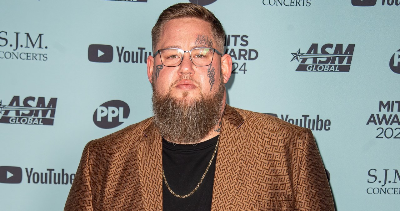 Gwiazdor trafił do szpitala! Smutne informacje tuż przed występem w Polsce