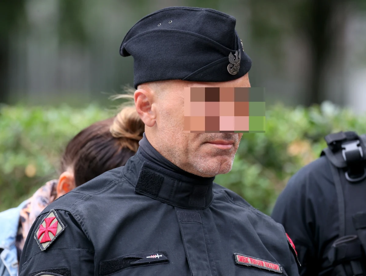 Do Sądu Okręgowego w Warszawie trafił akt oskarżenia przeciwko liderom Rodaków Kamratów. Chodzi o Wojciecha O. "Jaszczura" i Marcina O. "Ludwiczka". Mężczyźni usłyszeli łącznie 154 zarzuty. 