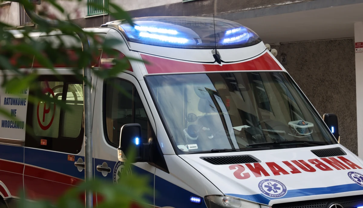 W śpiączce jest 15-latek, który został pobity przez starszego o 7 lat mężczyznę. Nastolatek przewrócił się na chodnik, uderzył w niego głową i nieprzytomny trafił do szpitala.