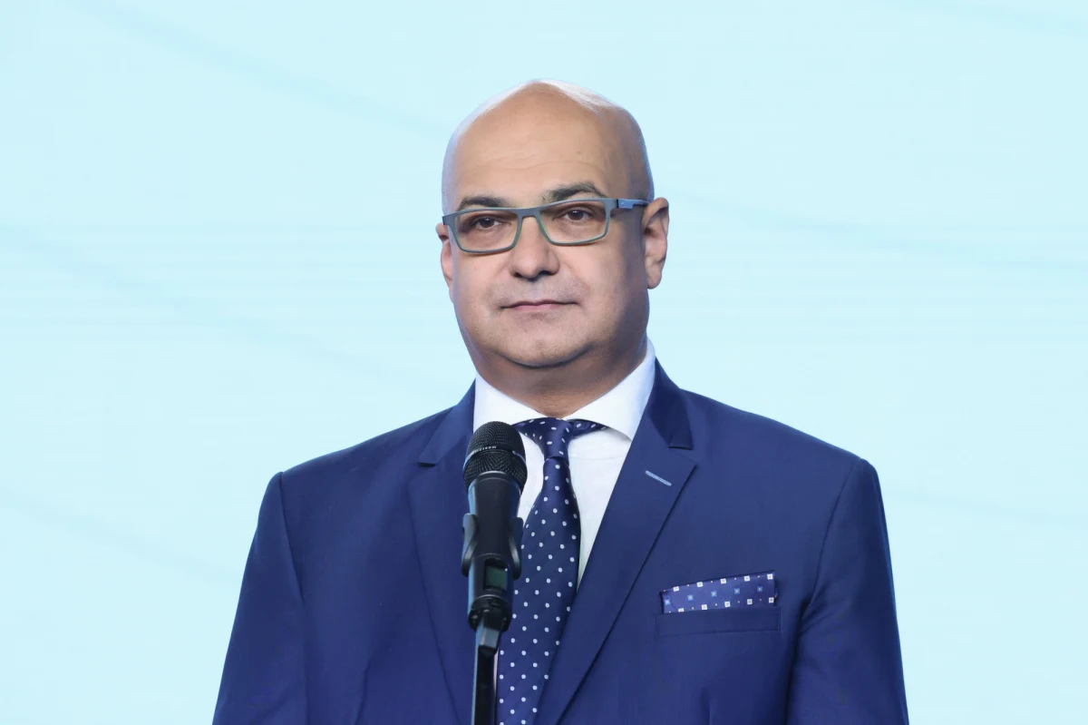 Były główny inspektor transportu drogowego Alvin Gajadhur nie popełnił przestępstwa, ujawniając w mediach społecznościowych wewnętrzną korespondencję funkcjonariuszy GITD - orzekł warszawski sąd. Funkcjonariusz usłyszał zarzuty po zawiadomieniu obecnego szefostwa Inspektoratu, który prowadził audyt w tej instytucji.