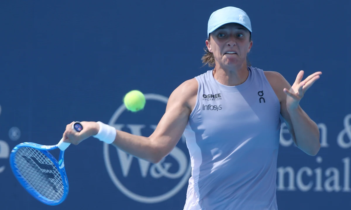 Nie było to porywające spotkanie, ale co najważniejsze - zakończone zwycięstwem. ​Rozstawiona z numerem trzecim Iga Świątek pokonała rumuńską tenisistkę Soranę Cirsteę 6:4, 6:3 i awansowała do ćwierćfinału turnieju WTA 1000 na twardych kortach w Cincinnati.