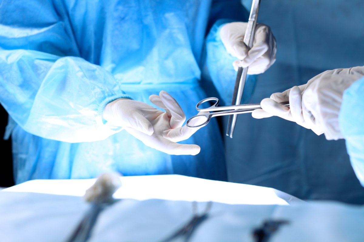 Skandal w szpitalu. Dziecko wywierciło otwór w czaszce pacjenta