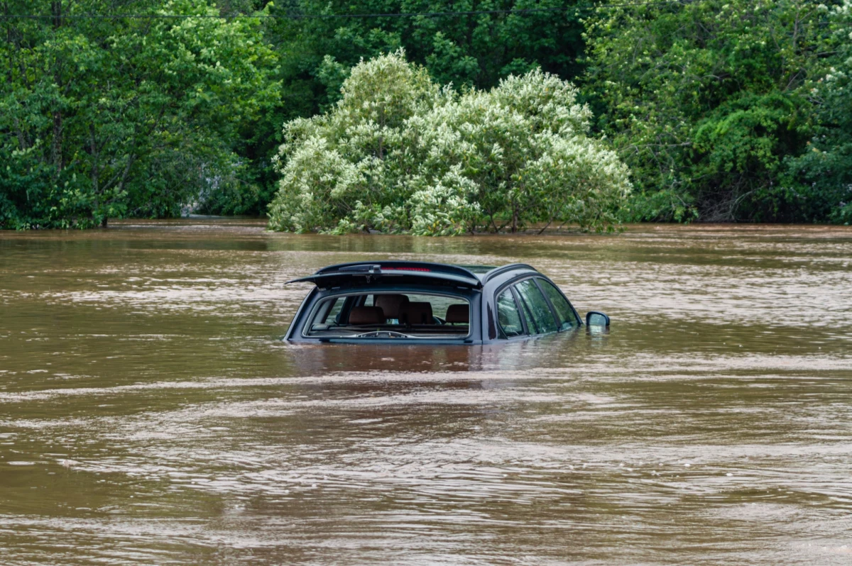 Co najmniej dziewięć osób zginęło w powodziach, które nawiedziły położoną na Oceanie Atlantyckim Republikę Zielonego Przylądka. Władze wprowadziły w tym turystycznym raju stan klęski żywiołowej.