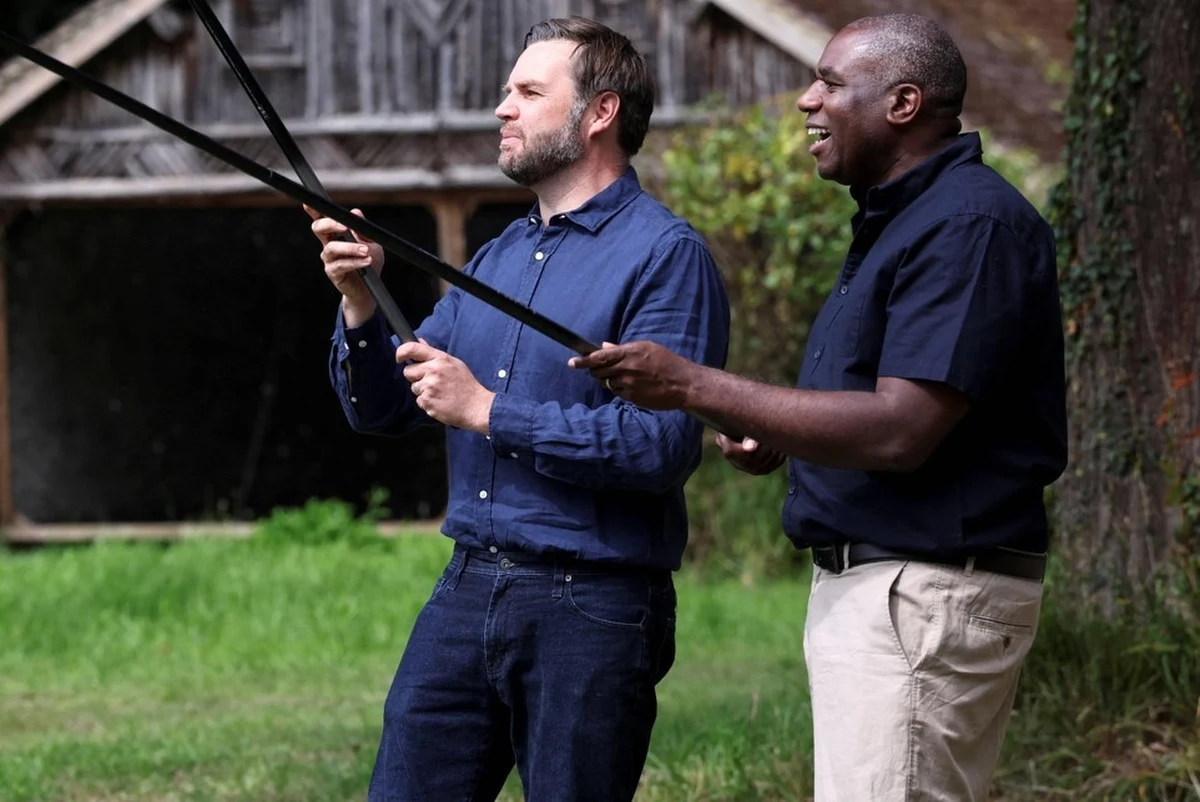 Taka ryba i taka wpadka! Mowa o brytyjskim ministrze spraw zagranicznych, Davidzie Lammym, który wędką postanowił umilić czas, spędzającemu wakacje w Wielkiej Brytanii, wiceprezydentowi USA, JD Vance'owi. 