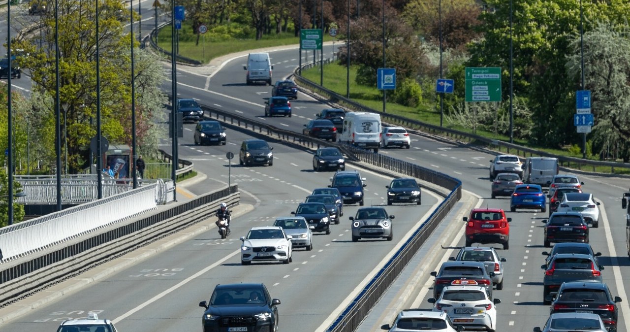 Nowy znak już na polskich drogach. Kierowcy już nie muszą bać się aresztu wiadomości,aktualności,Interia Nowy znak już na polskich drogach. Kierowcy już nie muszą bać się aresztu