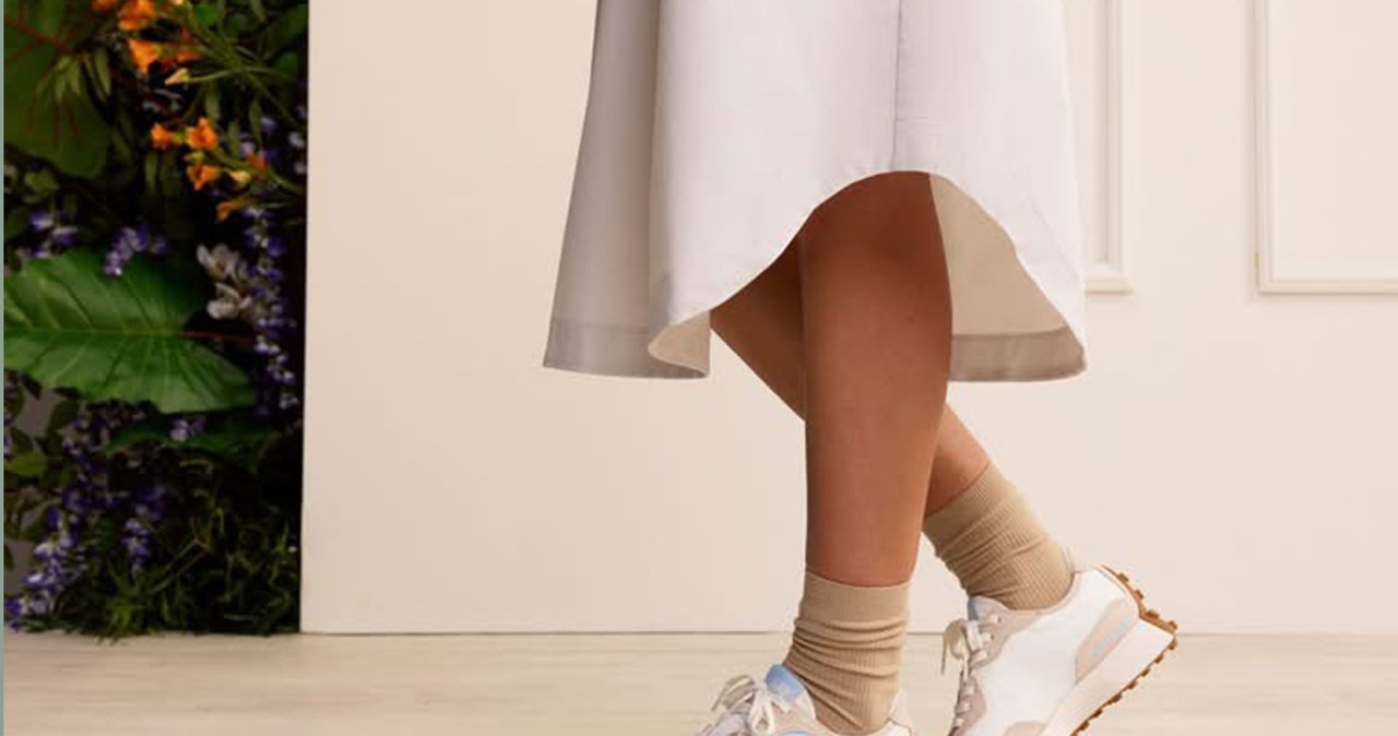 wiadomości,aktualności,Interia Sneakersy do sukienki – jak je stylizować na różne okazje?