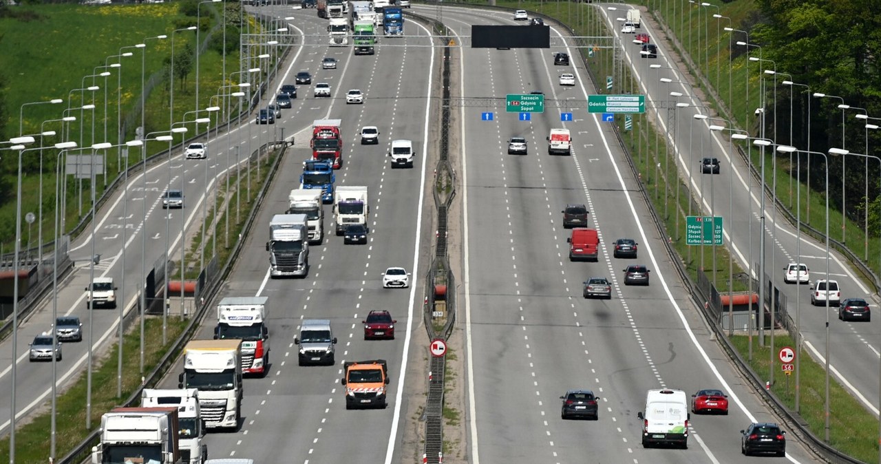 Trzeba liczyć pasy na drogach. Inaczej skończy się mandatem wiadomości,aktualności,Interia Trzeba liczyć pasy na drogach. Inaczej skończy się mandatem