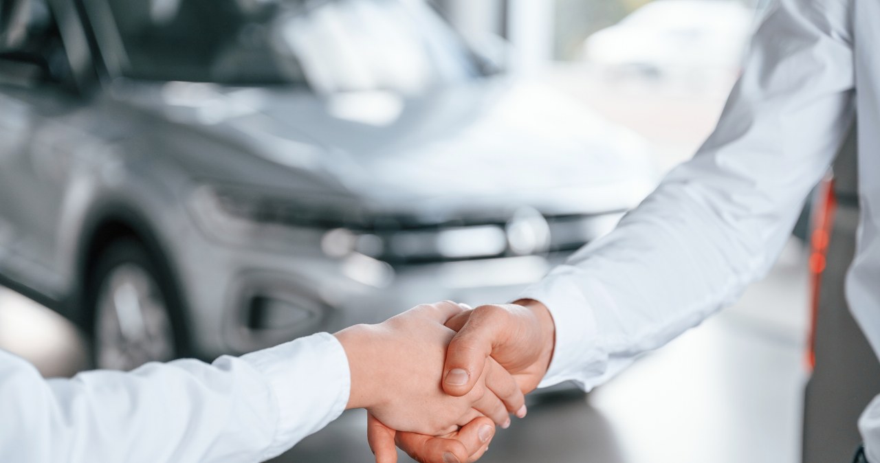 Sprzedaż samochodu firmowego - jak to rozliczyć?