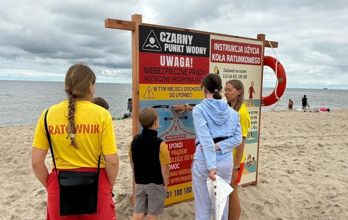 "Czarny punkt wodny". Nowe tablice pojawiły się nad Bałtykiem