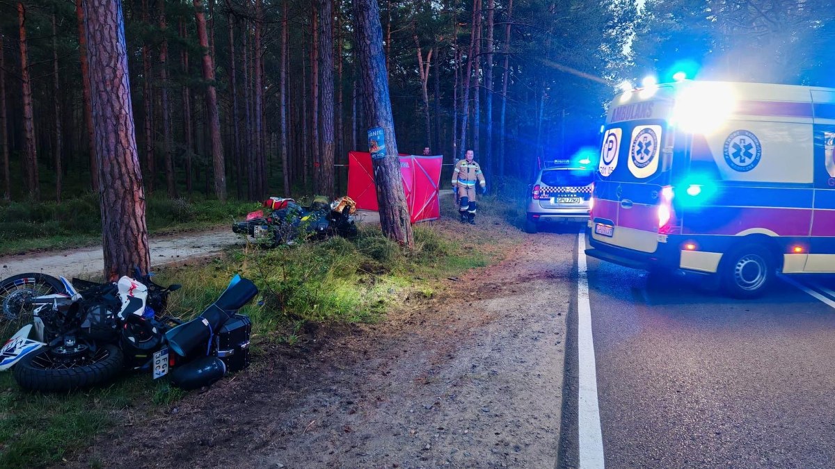 Wypadek trzech motocyklistów w Helu. Dwie osoby są w stanie ciężkim