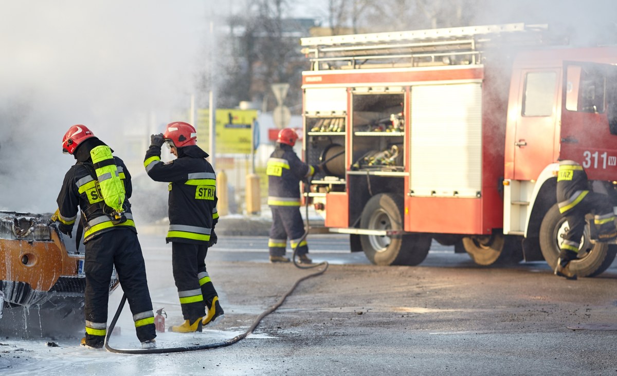 Ewakuacja w Poznaniu. Zapalił się blok