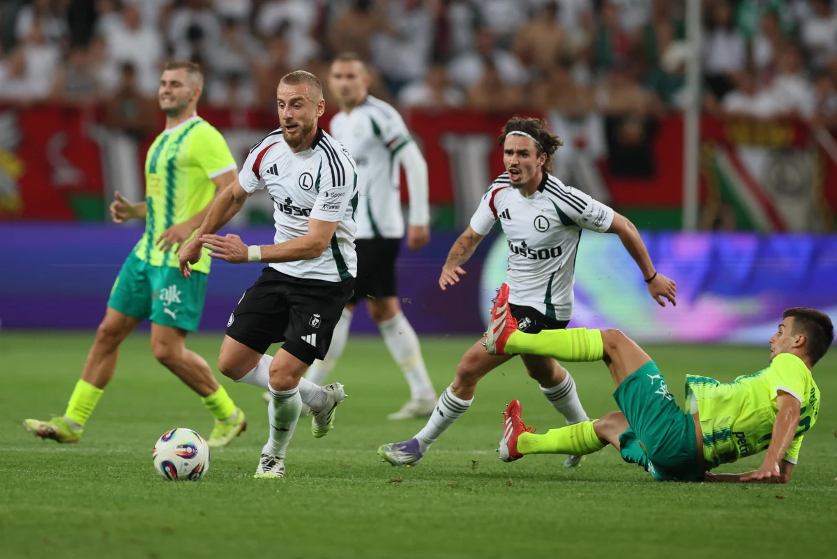W czwartej - już ostatniej - rundzie kwalifikacji piłkarskiej Ligi Konferencji Jagiellonia Białystok zmierzy się z albańskim Dinamem Tirana, Raków Częstochowa z bułgarską Ardą Kyrdżali, a "spadająca" z Ligi Europy Legia Warszawa ze szkockim Hibernian FC. Pierwsze mecze odbędą się 21 sierpnia, rewanże tydzień później. Stawką jest awans do grupowej fazy tych rozgrywek.