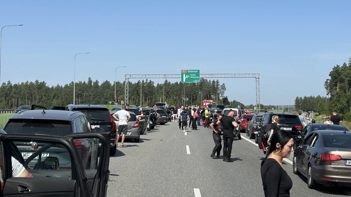 Droga S7 w kierunku Gdańska była zablokowana w okolicach Miłomłyna. Zderzyło się tam dwóch motocyklistów. Na trasie w kierunku Trójmiasta doszło w piątek do kilku wypadków.