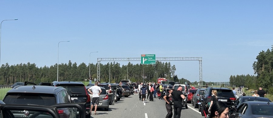 Droga S7 w kierunku Gdańska była zablokowana w okolicach Miłomłyna. Zderzyło się tam dwóch motocyklistów. Na trasie w kierunku Trójmiasta doszło w piątek do kilku wypadków.