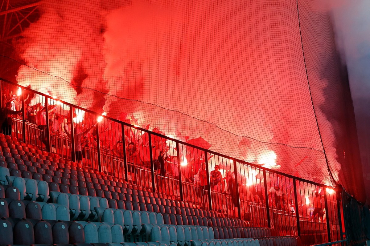 Polscy kibice zaatakowali autokar izraelskich fanów? Skandal goni skandal