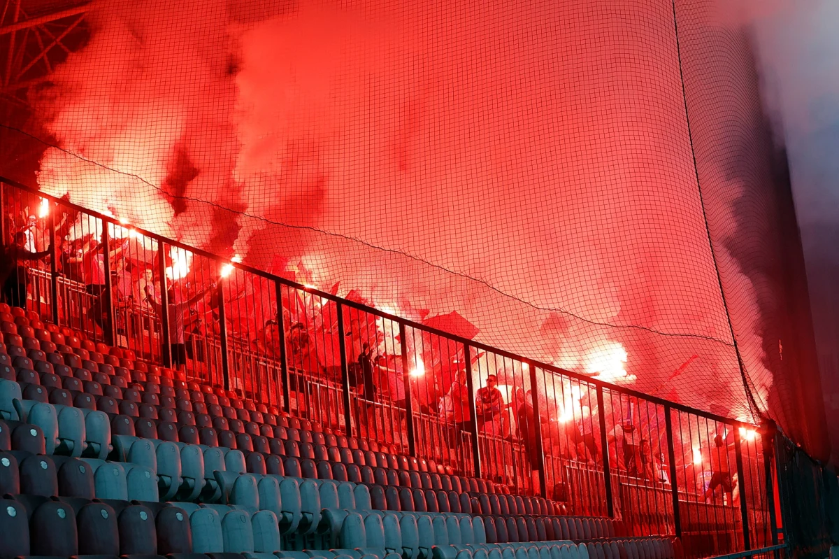 Po meczu Maccabi Hajfa – Raków Częstochowa, rozegranym w Debreczynie, doszło do ataku na izraelskich kibiców - twierdzą izraelskie media. Wydarzenia, związane ze skandalicznym transparentem fanów Maccabi i późniejszymi incydentami wywołały falę wzajemnych oskarżeń i oburzenie zarówno w Polsce, jak i w Izraelu. Sprawą zajęły się już polskie i izraelskie władze dyplomatyczne.
