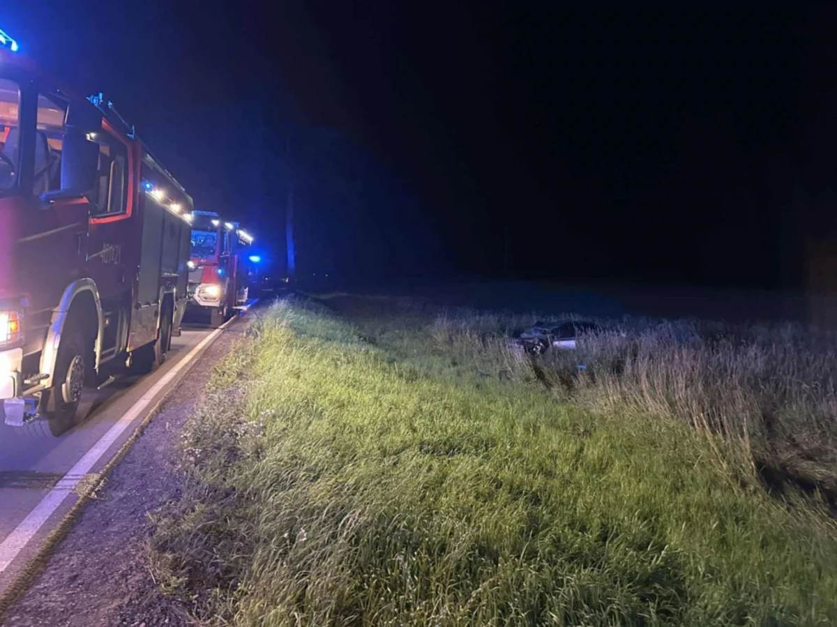 Mężczyzna i dziecko zginęli wieczorem po zderzeniu dwóch samochodów w miejscowości Wozławki koło Bisztynka w woj. warmińsko-mazurskim. Sprawca uciekł, został zatrzymany przez policję.       