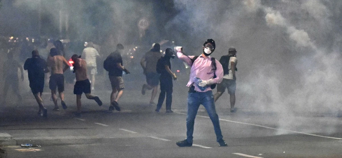 W Serbii trwają antyrządowe protesty. Do starć demonstrantów z policją doszło m.in. w Belgradzie i mieście Valjevo. Agencje podkreślają, że była to już piąta z rzędu noc niepokojów w tym kraju.

