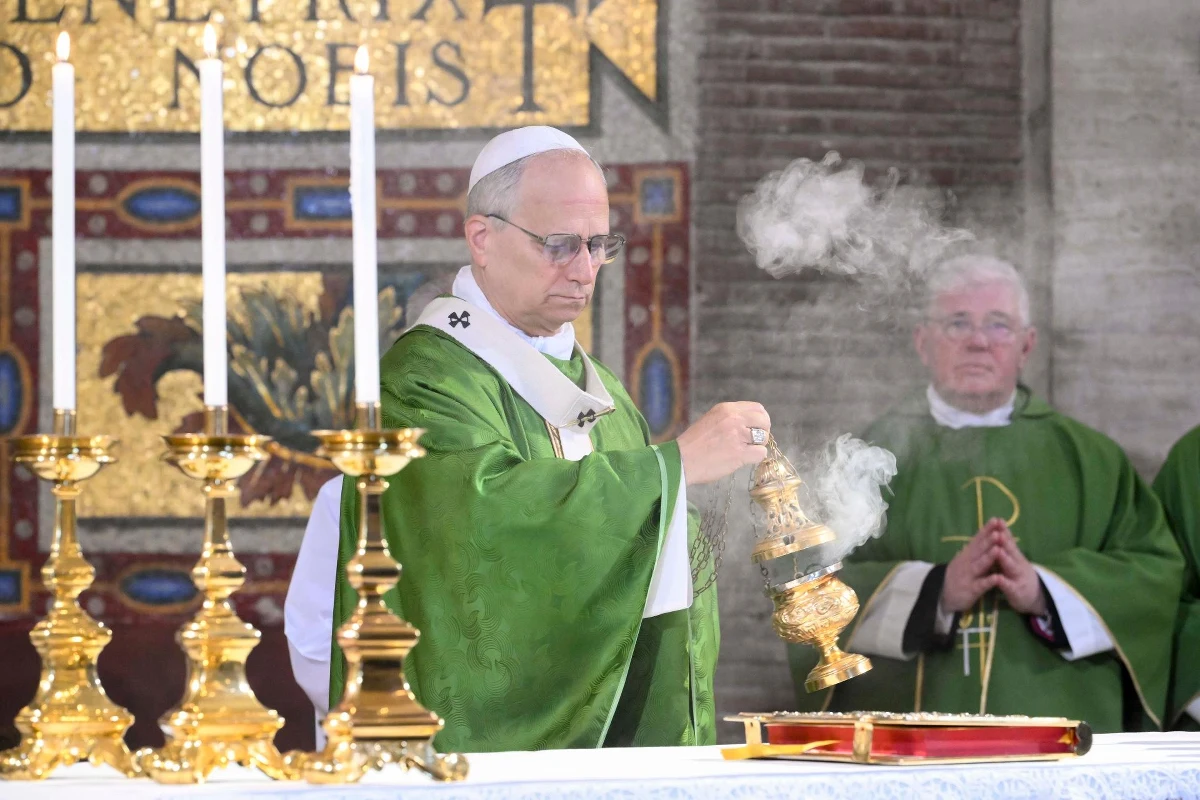 Papież Leon XIV odprawił w sanktuarium Santa Maria della Rotonda w miasteczku Albano pod Rzymem mszę z udziałem ubogich. "Świat przyzwyczaja nas do tego, by mylić pokój z wygodą, dobro ze spokojem" - zauważył w homilii. Apelował też, by "nieść ogień światu".