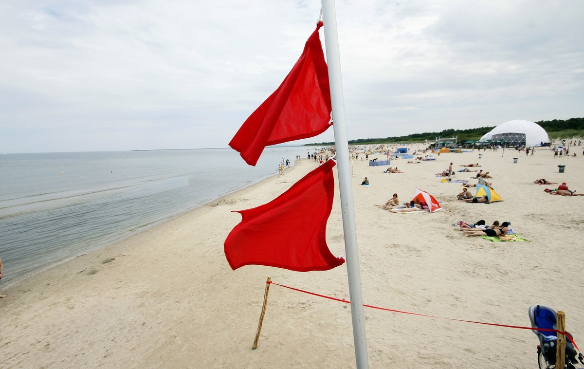Bałtyk: Nie żyje mężczyzna, którzy rzucił się na ratunek córkom