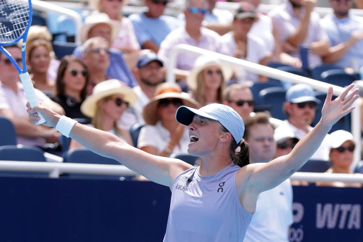 Iga Świątek zagra w finale tenisowego turnieju WTA 1000 na twardych kortach w Cincinnati (USA). W półfinale w dwóch setach 7:5, 6:3 pokonała Jelenę Rybakinę z Kazachstanu. W finale zmierzy się z Włoszką Jasmine Paolini. W przypadku wygranej w całym turnieju Polka awansuje na 2. miejsce w rankingu WTA.