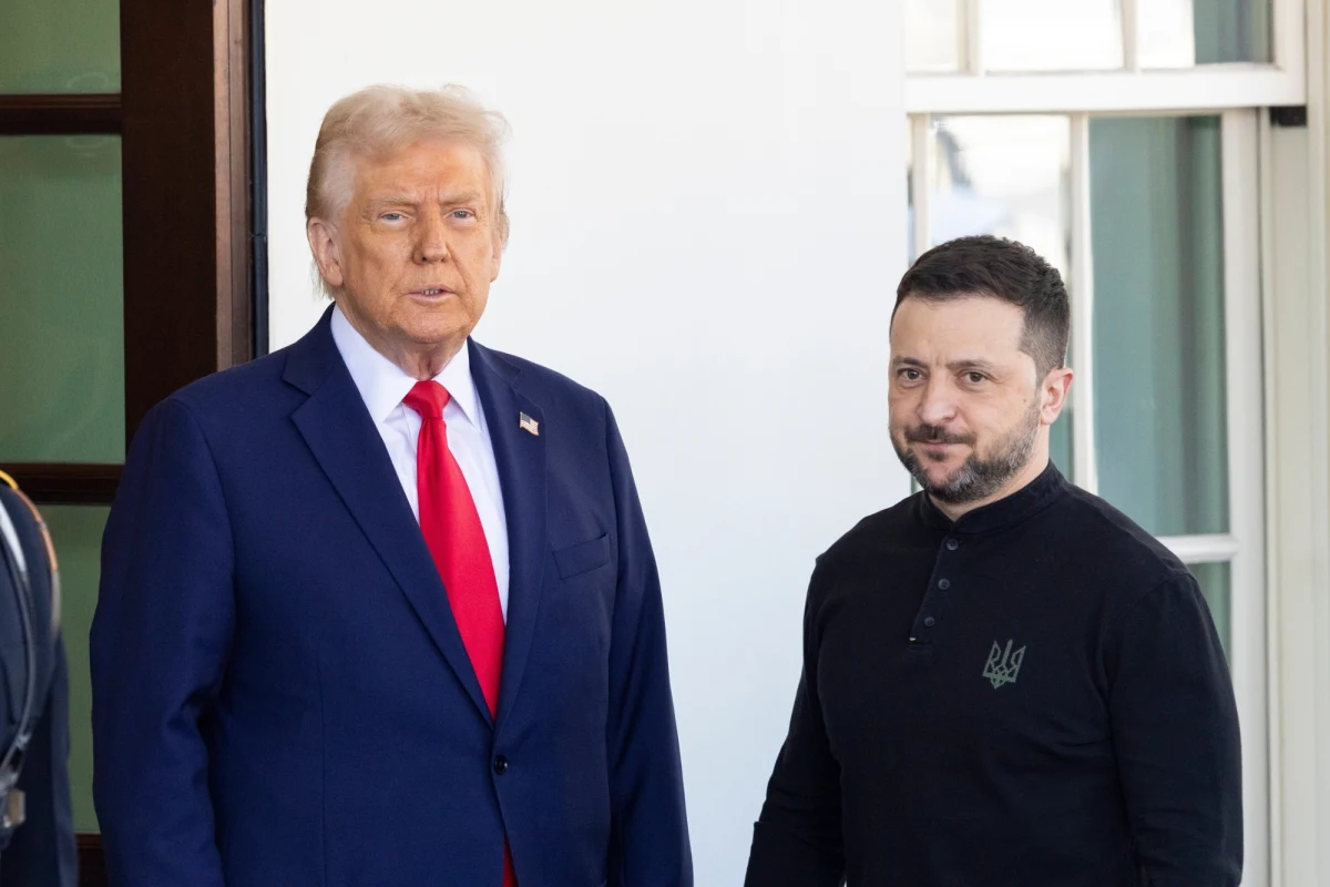 W nocy z niedzieli na poniedziałek do Waszyngtonu przybył na spotkanie z prezydentem USA Donaldem Trumpem ukraiński przywódca Wołodymyr Zełenski. W spotkaniu wezmą też udział europejscy liderzy. Prezydent Ukrainy podkreślił, że chce trwałego pokoju, a nie takiego, który pozwoli Rosji na kolejne inwazje. Jak wynika z oficjalnego harmonogramu, do spotkania przywódców Ukrainy i Stanów Zjednoczonych dojdzie w poniedziałek o 13:00 czasu lokalnego - w Polsce będzie wtedy 19:00, zaś dwie godziny później mają się rozpocząć rozmowy z udziałem przybyłych do Waszyngtonu europejskich przywódców.