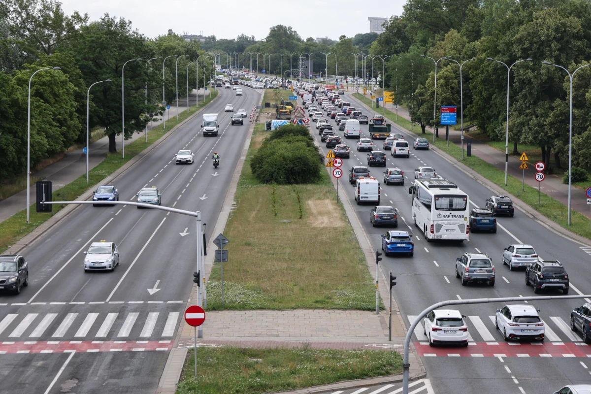 Od dziś rusza kolejny etap remontu warszawskiej Wisłostrady. To nie wszystko - drogowcy wyfrezują też Senatorską i Broniewskiego. Węziej będzie na moście Poniatowskiego i Marszałkowskiej. Z powodu awarii będą utrudnienia na placu Hallera.