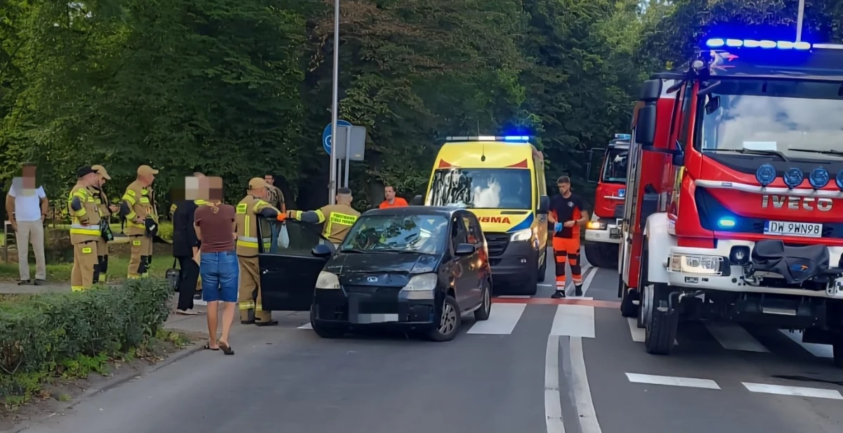 Groźny wypadek w dolnośląskiej Oleśnicy. Kierowca bez uprawnień potrącił na przejściu dla pieszych trzy idące prawidłowo dziewczynki.